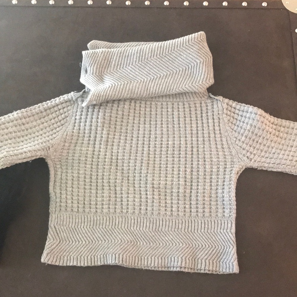 Turtle neck crop top